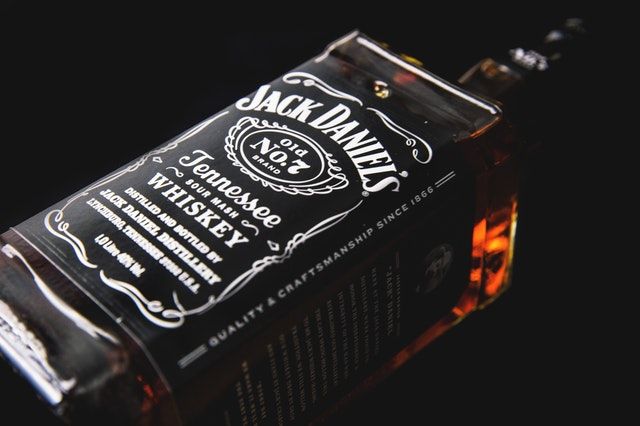 【免税】日本へ持ち込みできるお酒の限度　超えても申告して持ち帰ろう
